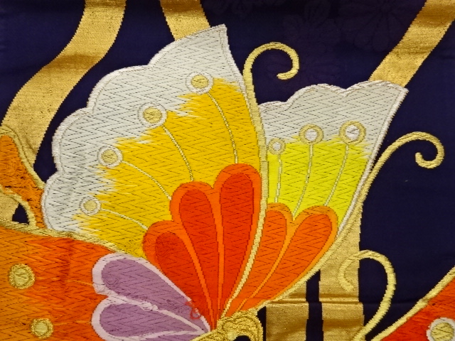  蝶に立涌模様織出し袋帯